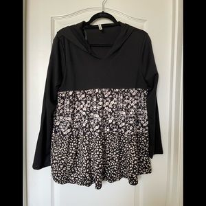 Now & Forever hooded black and white too size Med new!